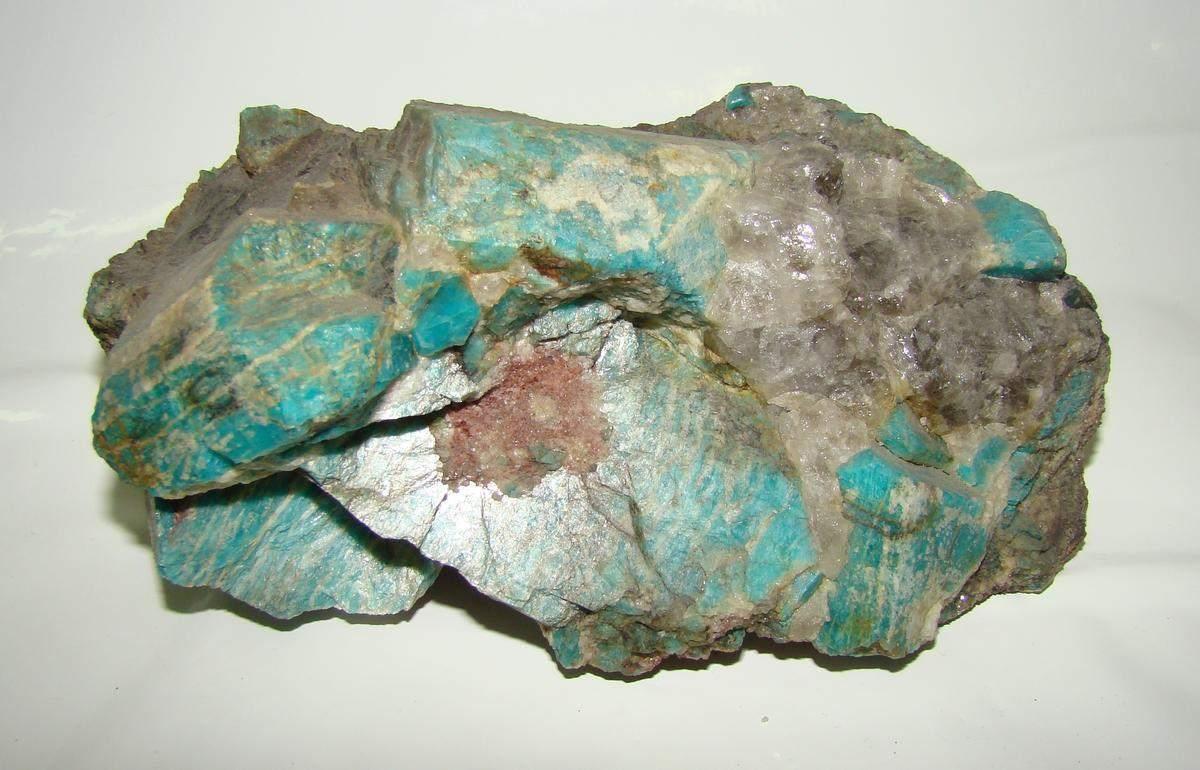 каменные руды. горные породы и минералы. горные породы и минералы. п ископаемые. магнетит минерал.